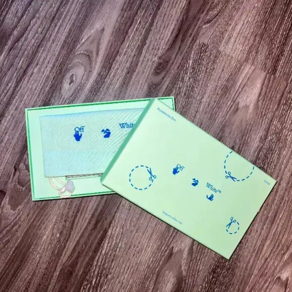 NEW Off White Cardholder Wallet - Picture 3 of 4